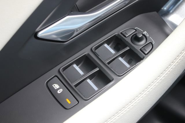 Used 2020 Jaguar E-PACE SE AWD/4WD image 17
