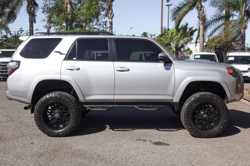 Used 2022 Toyota 4Runner TRD Off-Road Premium w/ Moonroof Package AWD/4WD image 10