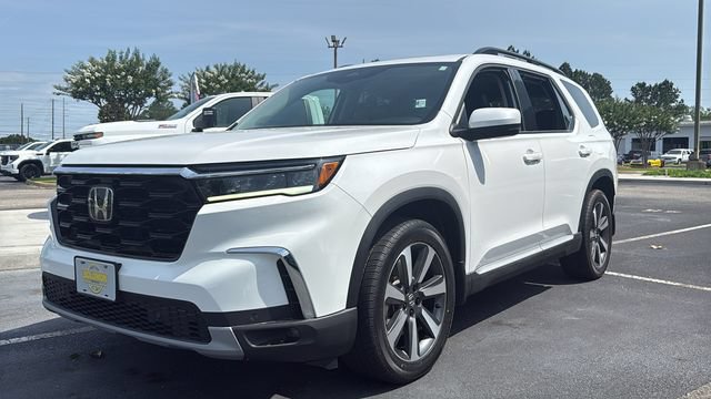Used 2023 Honda Pilot Touring image 3