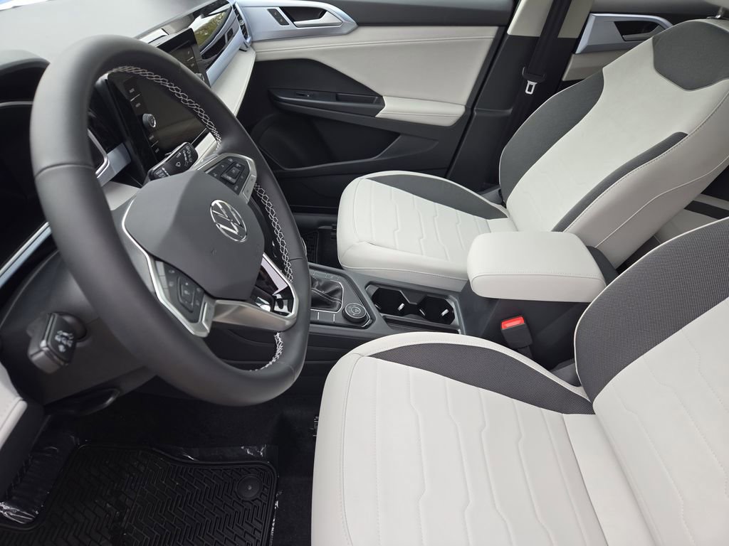 New 2026 Volkswagen Taos SE image 11