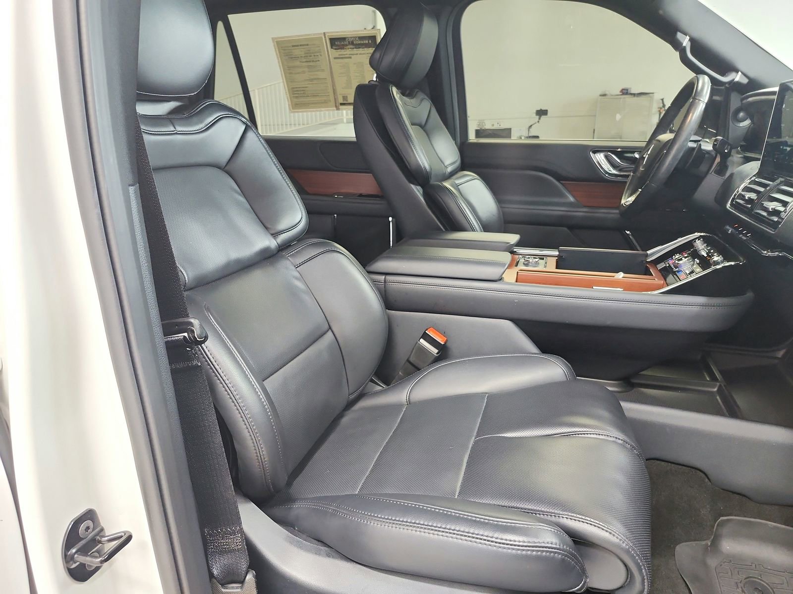 Used 2024 Lincoln Navigator Premiere AWD/4WD image 37