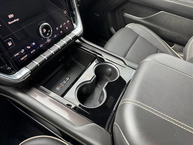 Used 2025 GMC Yukon XL Elevation w/ Elevation Premium Package AWD/4WD image 17