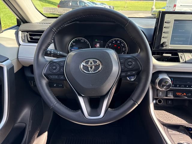 Used 2021 Toyota RAV4 XLE Premium AWD/4WD image 20