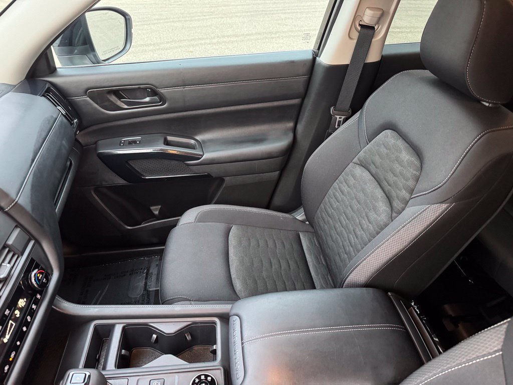 Used 2025 Nissan Pathfinder S AWD/4WD image 7