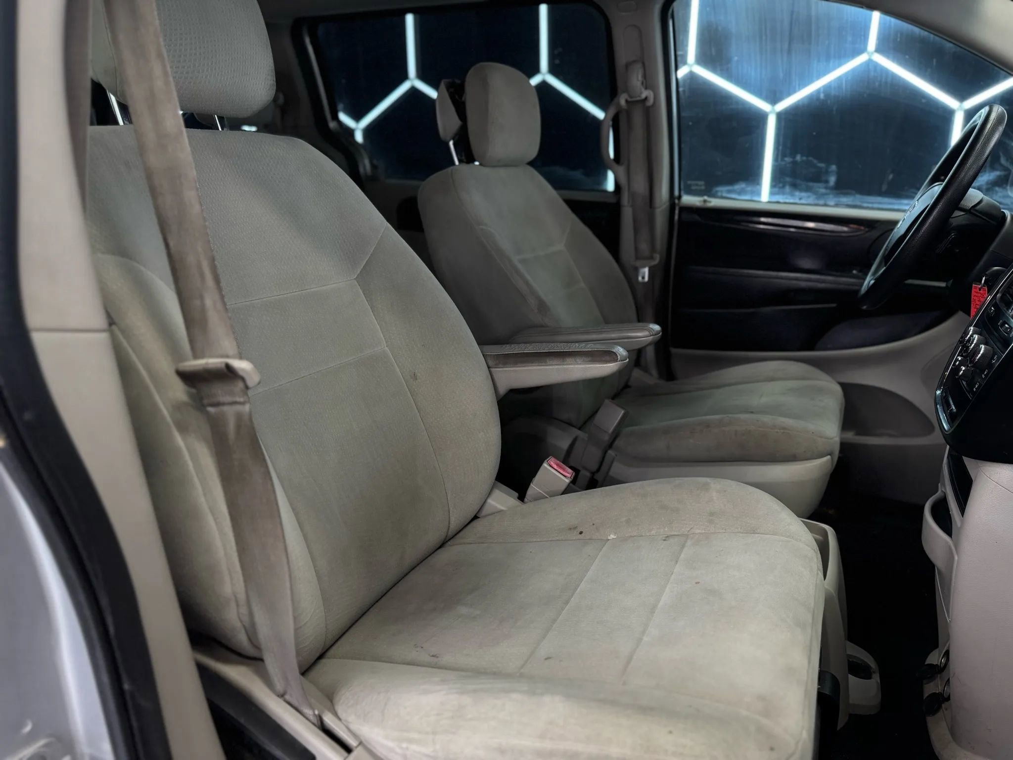 Used 2012 Dodge Grand Caravan SXT FWD image 19