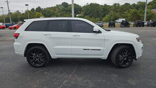 Used 2020 Jeep Grand Cherokee Altitude RWD image 2