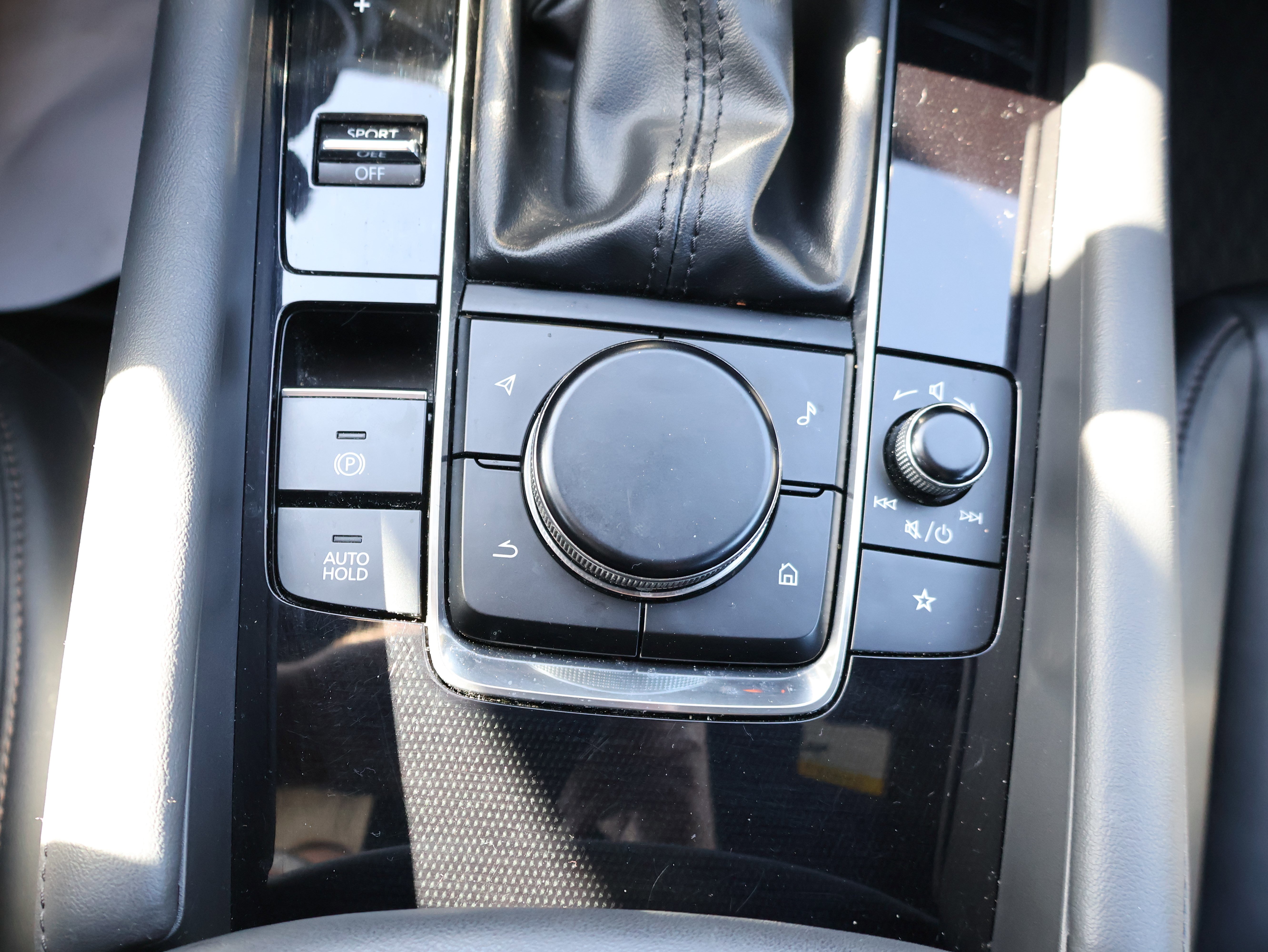 Used 2019 MAZDA MAZDA3 Hatchback w/ Preferred Package image 31