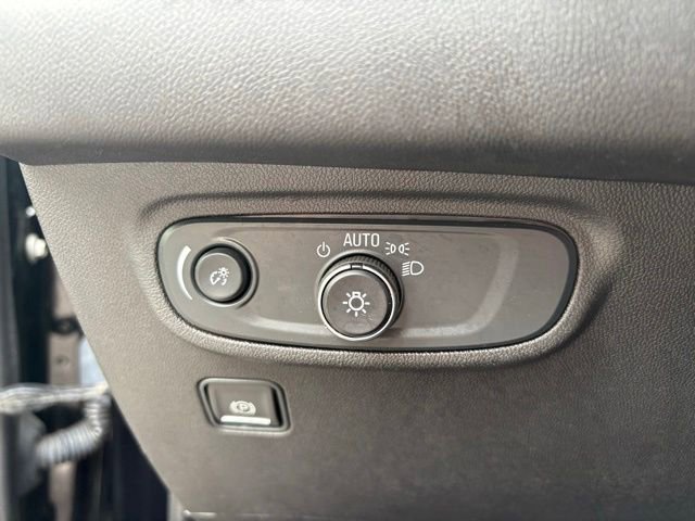 Used 2024 GMC Terrain SLE w/ Driver Convenience Package FWD image 32
