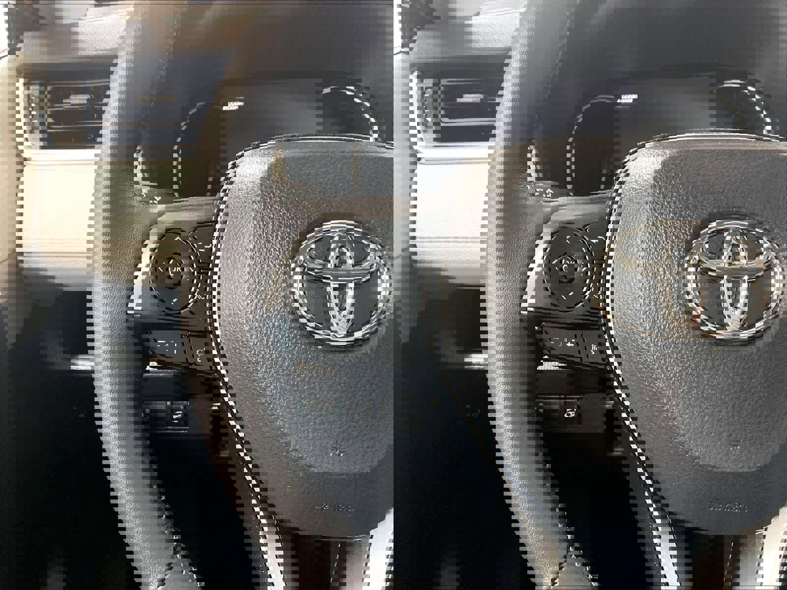 Used 2025 Toyota RAV4 XLE image 23