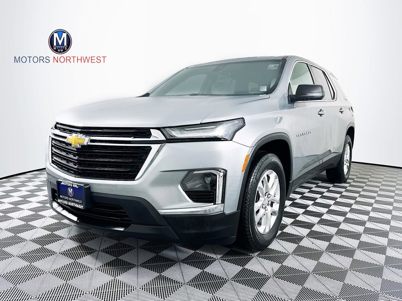 Used 2023 Chevrolet Traverse LS image 1