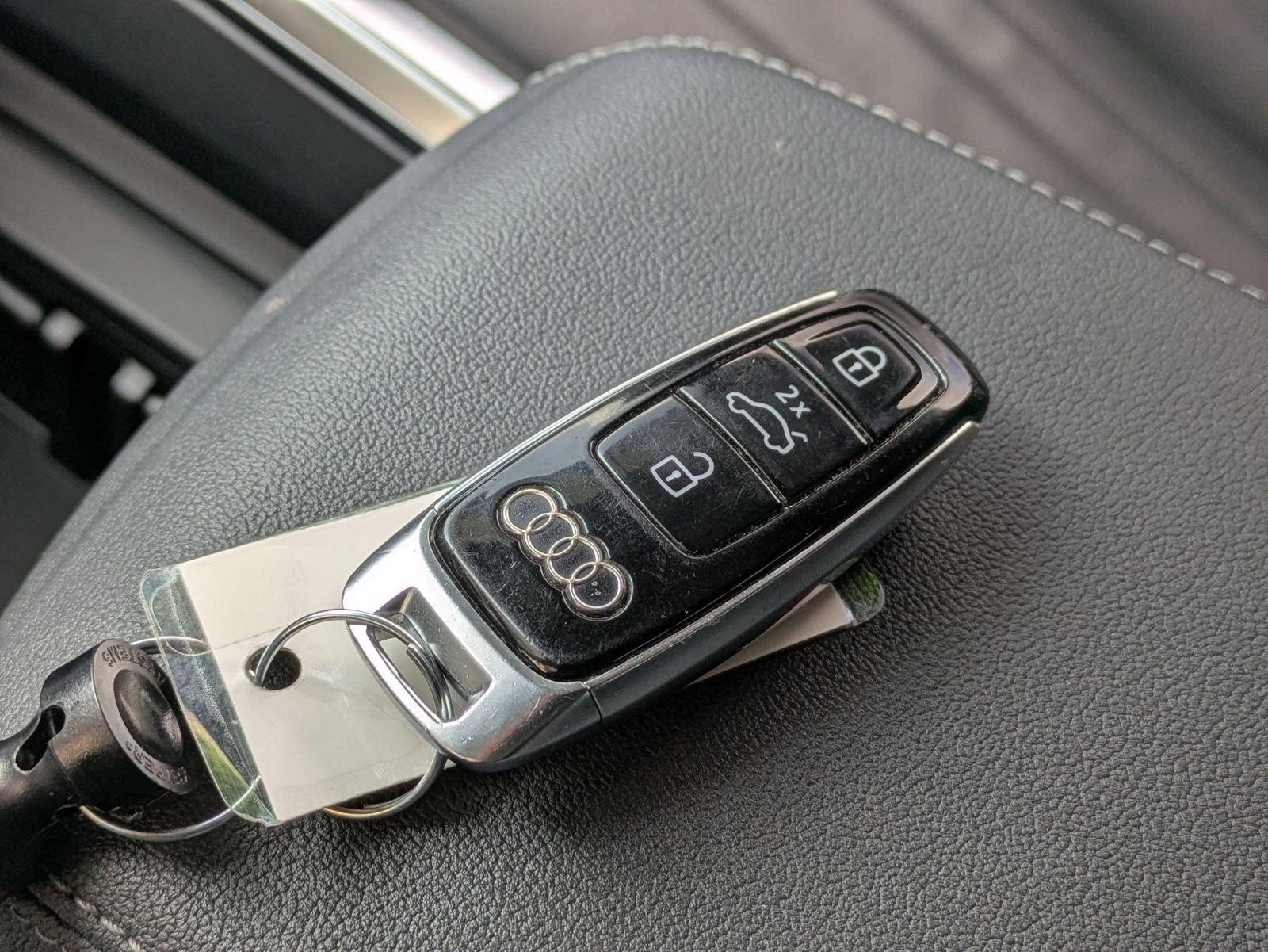 Used 2022 Audi e-tron Premium image 31