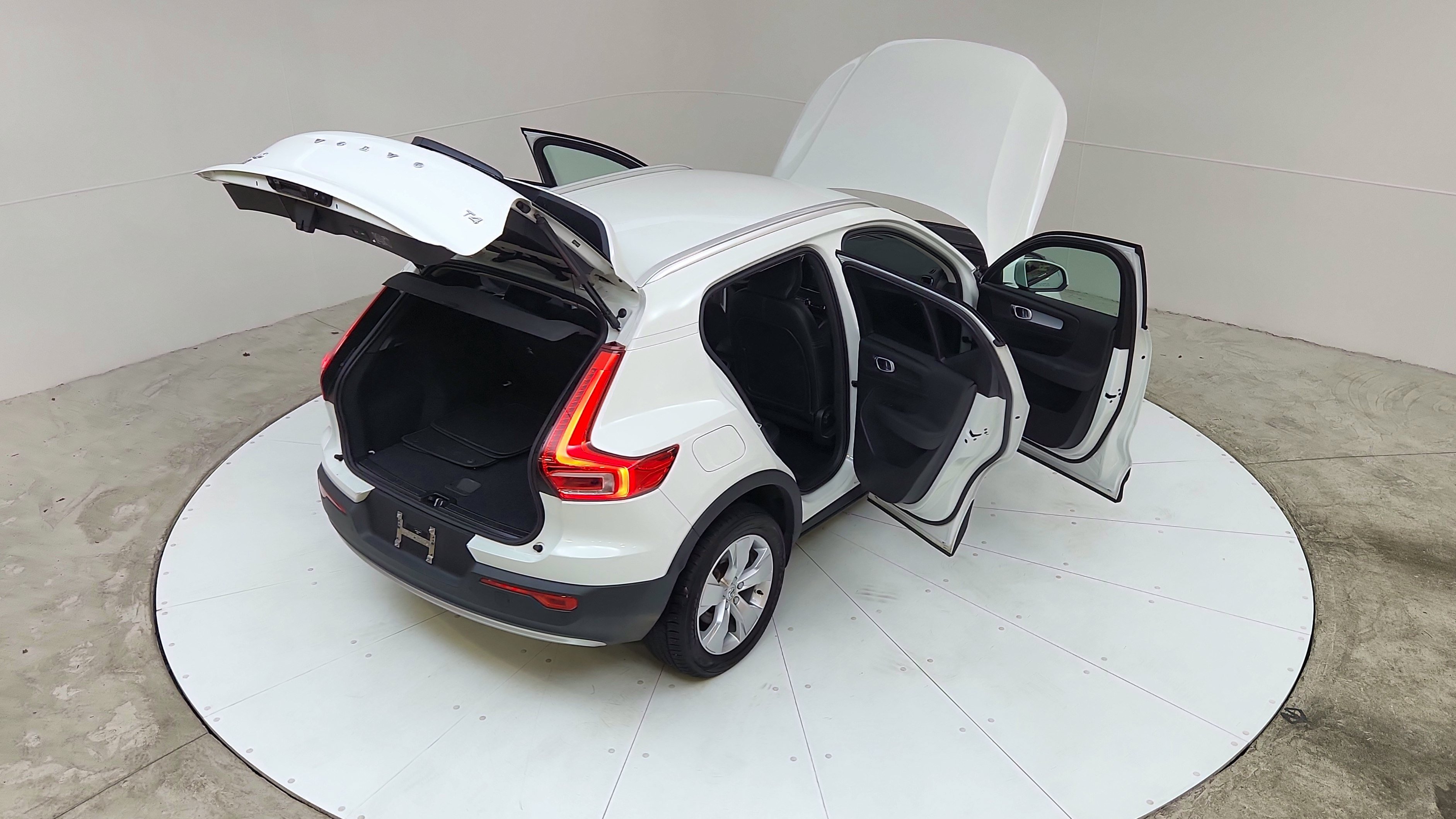 Used 2020 Volvo XC40 T4 Momentum FWD image 20