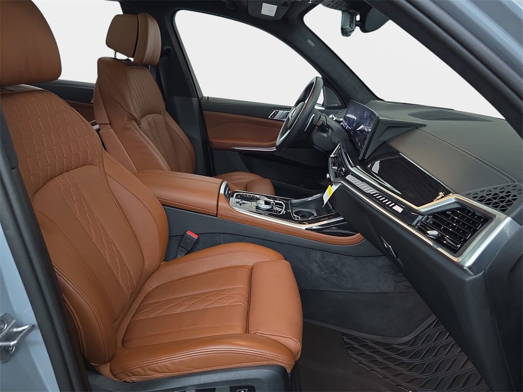 Used 2025 BMW X7 M60i w/ Executive Package image 11