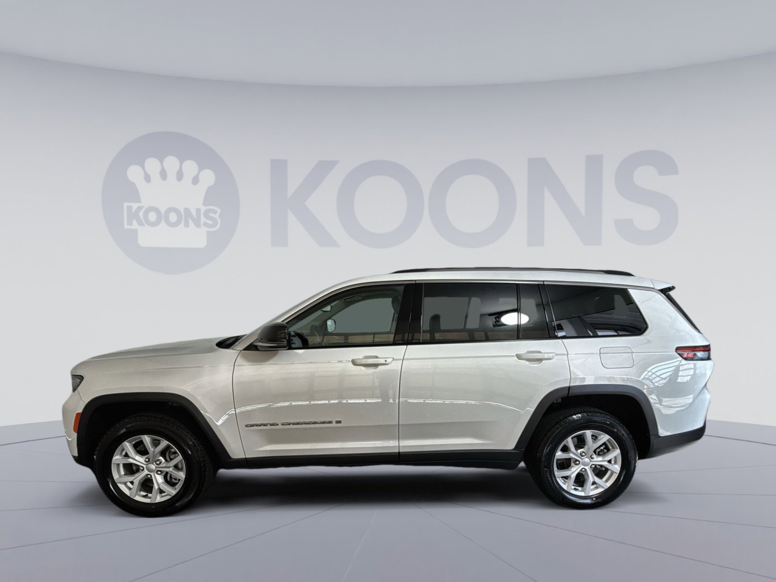 Used 2023 Jeep Grand Cherokee L Limited image 2