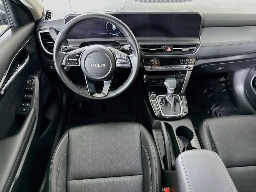 Used 2025 Kia Seltos EX AWD/4WD image 4