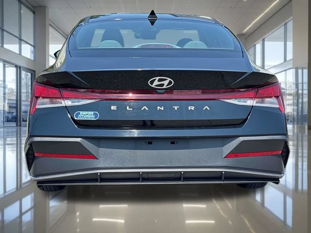 Certified 2024 Hyundai Elantra SE FWD image 4