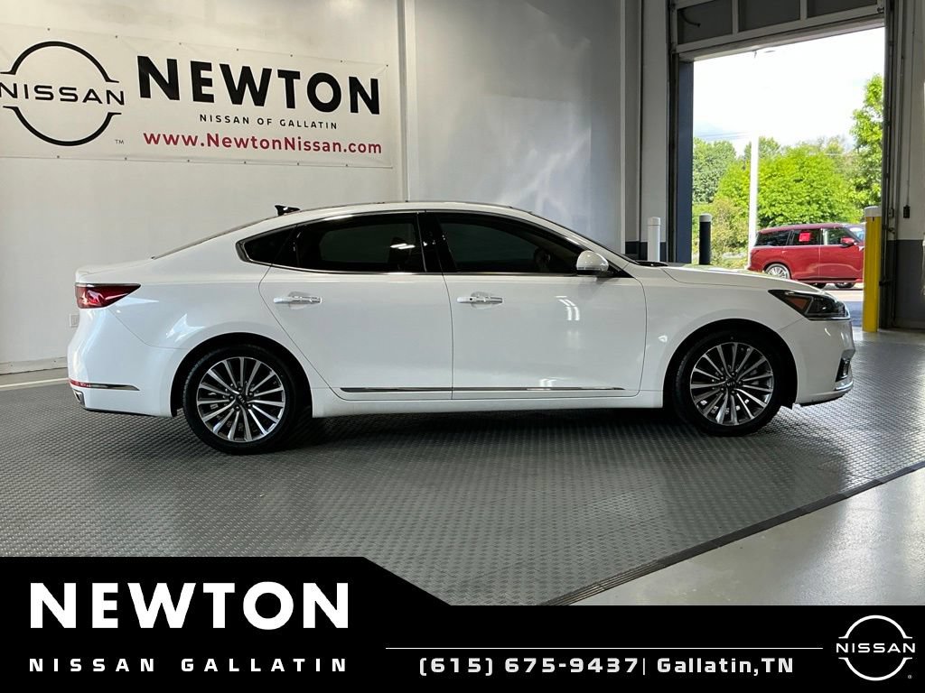 Used 2018 Kia Cadenza Premium w/ Luxury Package FWD image 4