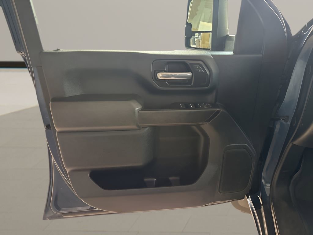 Used 2020 Chevrolet Silverado 2500 Custom w/ Custom Value Package image 8