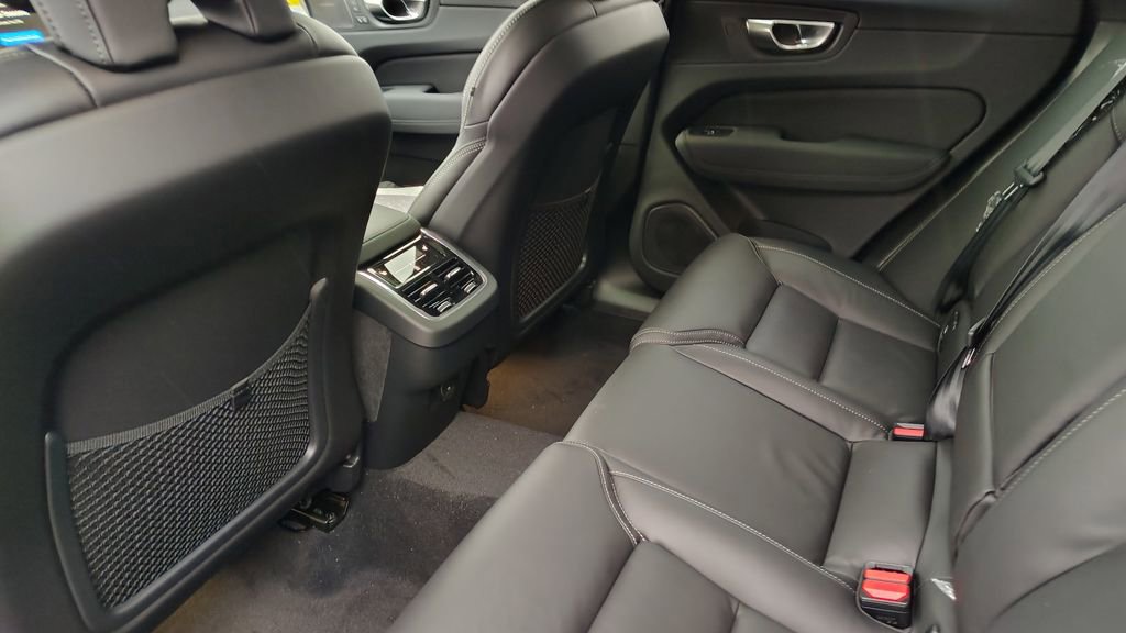 New 2026 Volvo XC60 B5 Ultra w/ Climate Package image 29