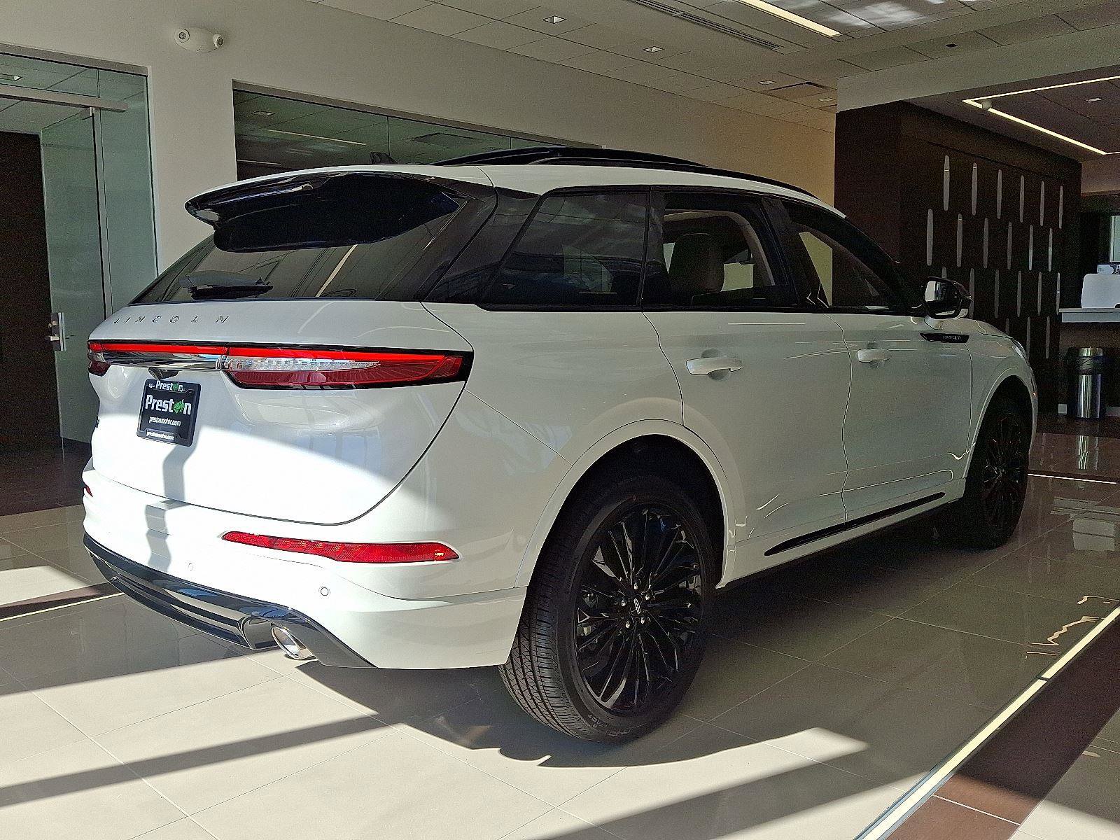 New 2026 Lincoln Corsair Reserve w/ Jet Appearance Package image 3