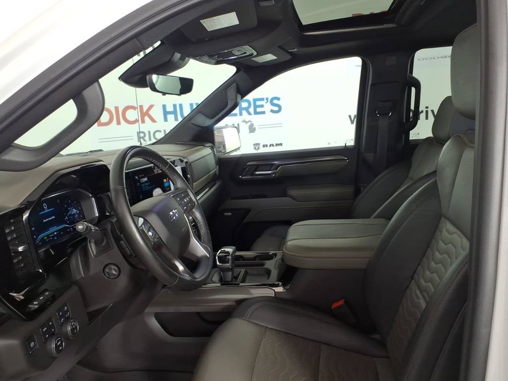 Used 2024 Chevrolet Silverado 1500 ZR2 w/ Technology Package AWD/4WD image 13