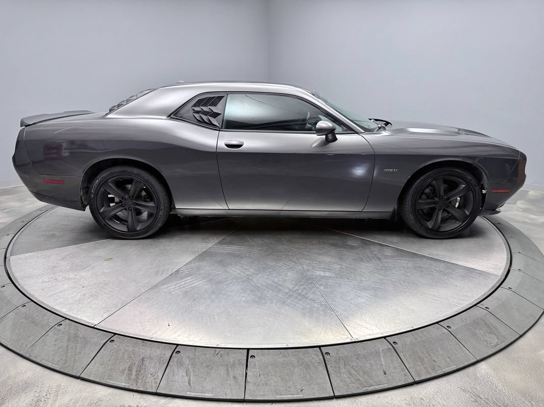 Used 2018 Dodge Challenger R/T RWD image 4