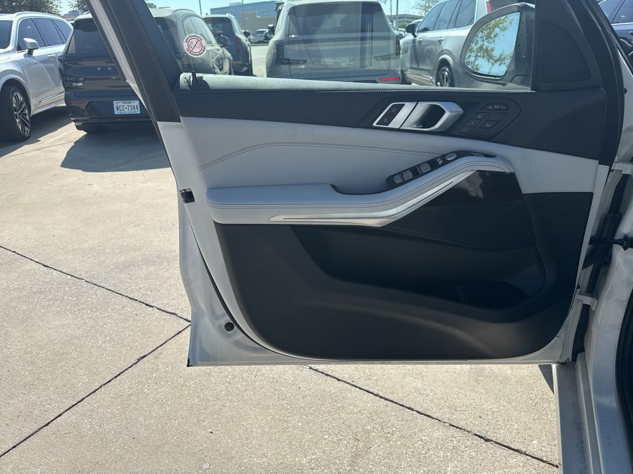 Used 2025 BMW X7 xDrive40i w/ Climate Comfort Package image 22