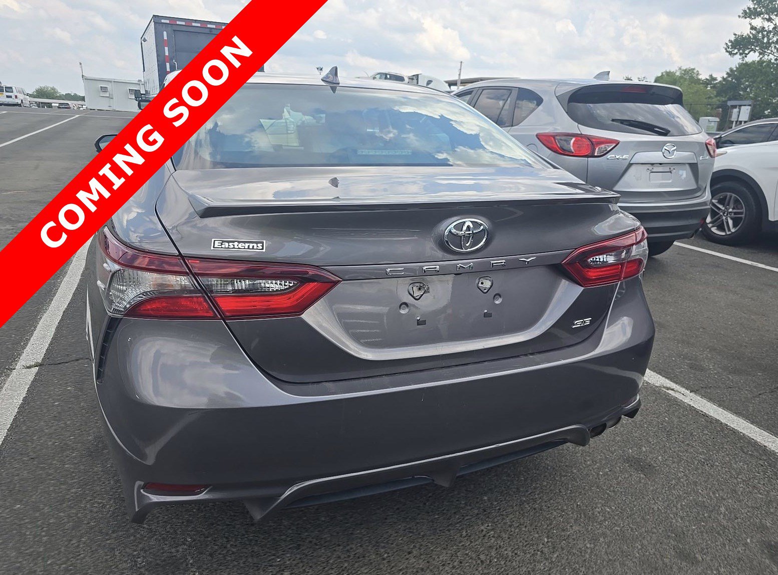Used 2021 Toyota Camry SE FWD image 5