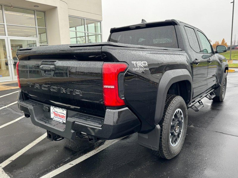 Used 2025 Toyota Tacoma TRD Off-Road image 3