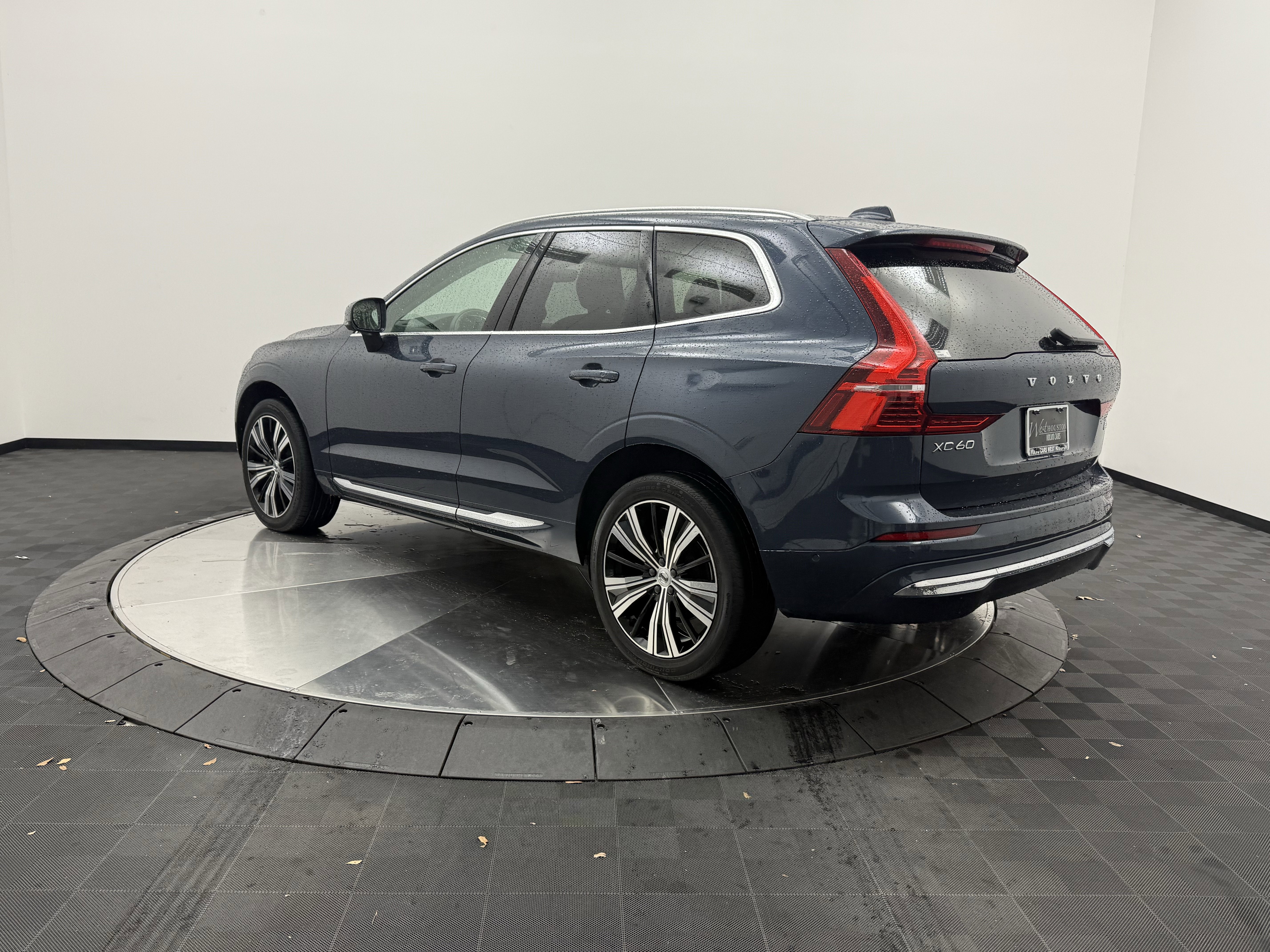 Certified 2023 Volvo XC60 B5 Plus w/ Climate Package FWD image 5