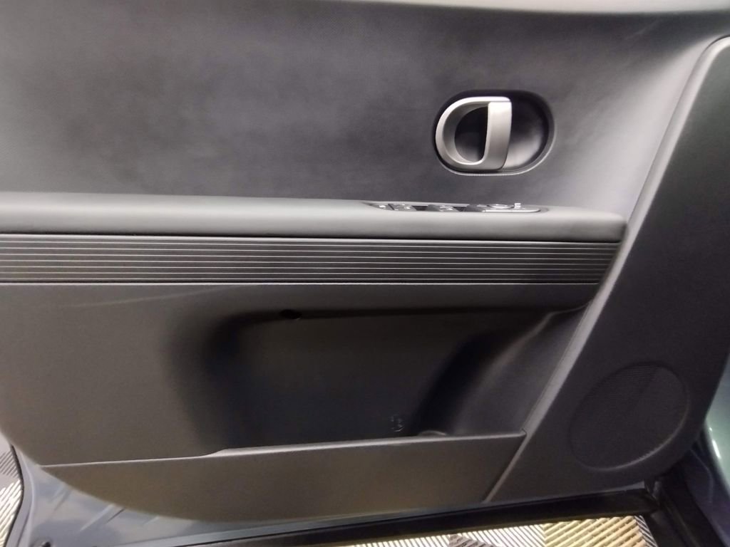 Used 2025 Hyundai Ioniq 5 SE image 17