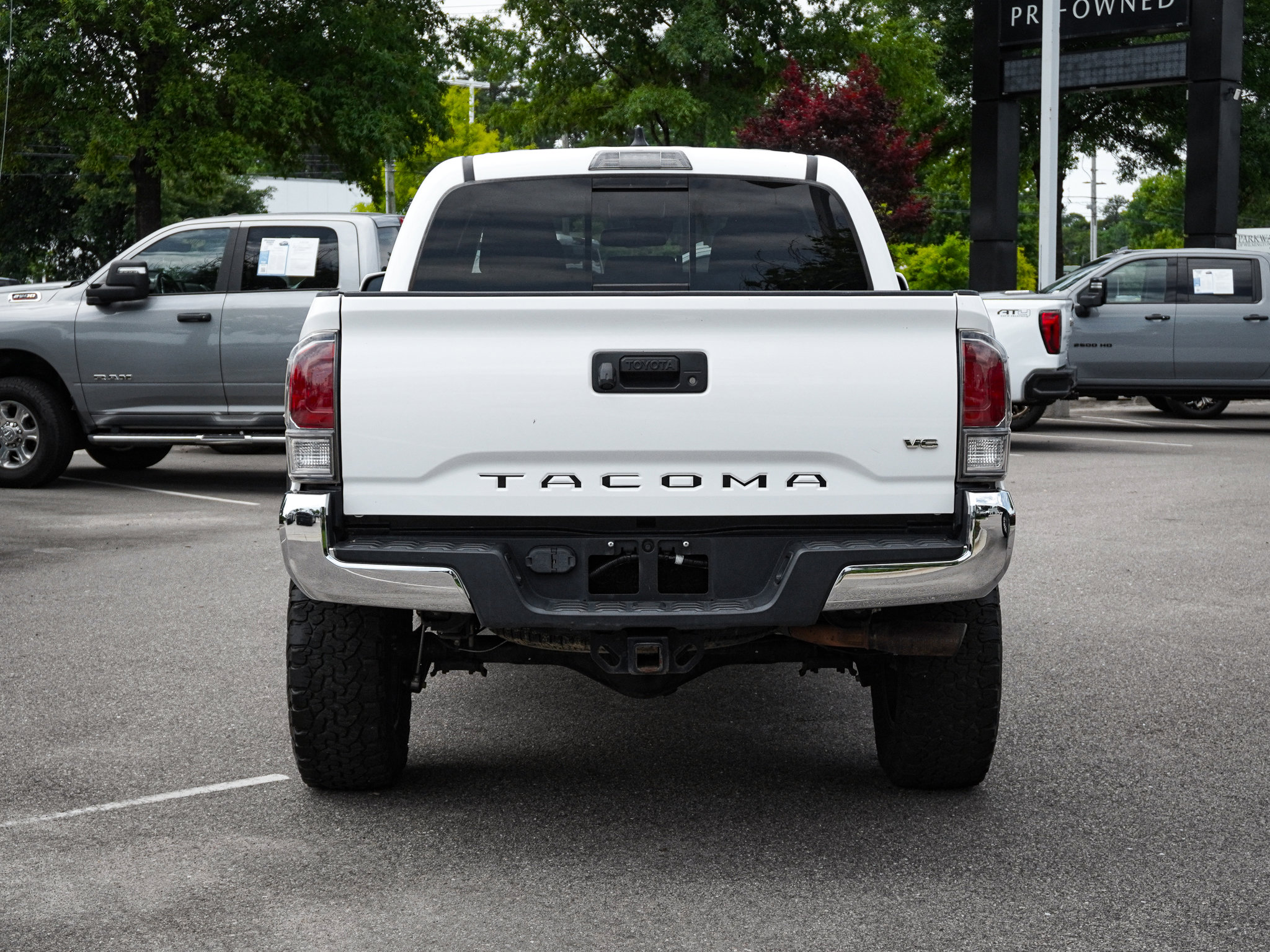 Used 2020 Toyota Tacoma TRD Off-Road AWD/4WD image 9