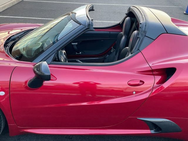 Used 2020 Alfa Romeo 4C Spider image 18