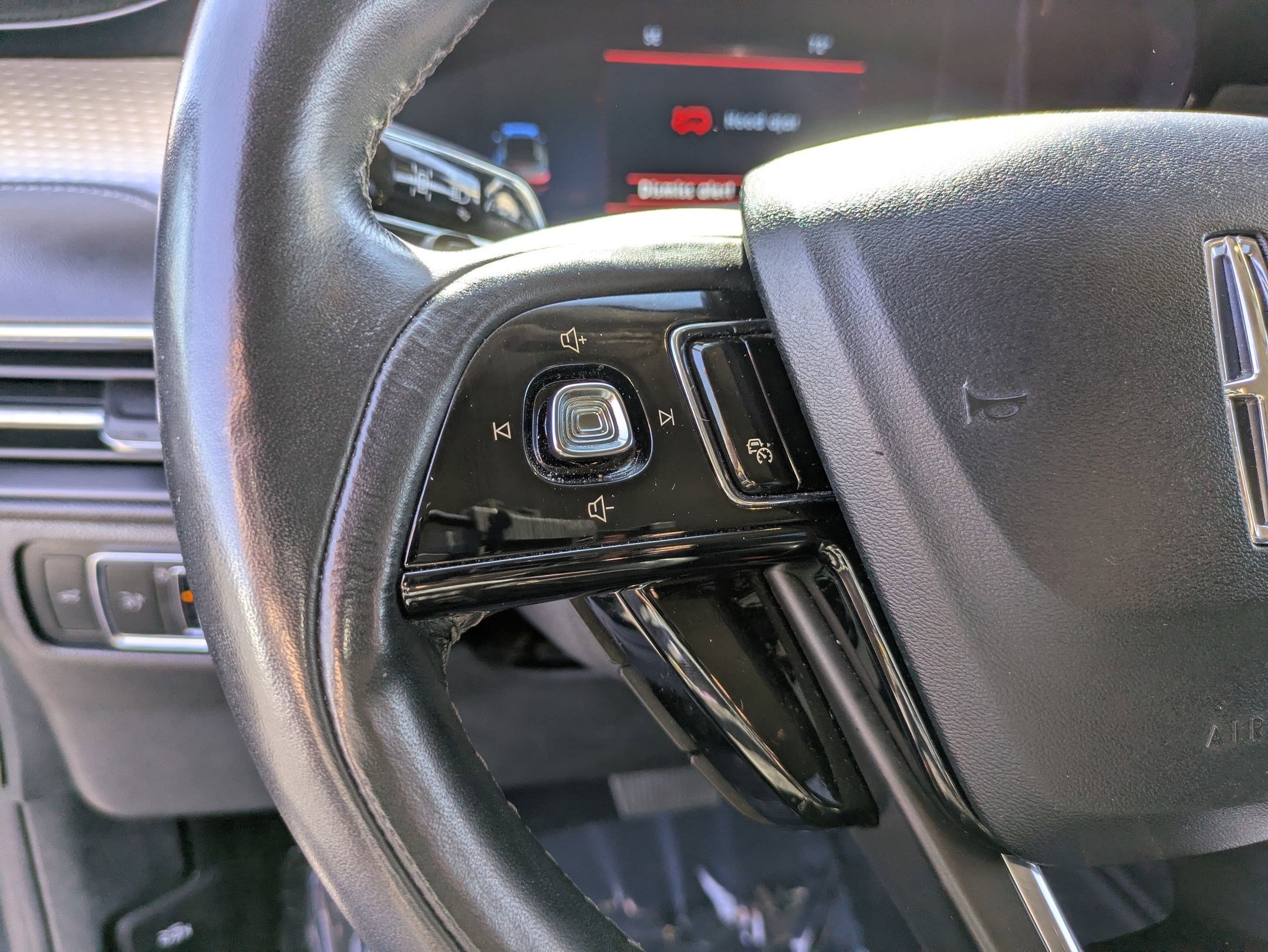 Used 2024 Lincoln Corsair Reserve w/ Equipment Group 201A AWD/4WD image 17