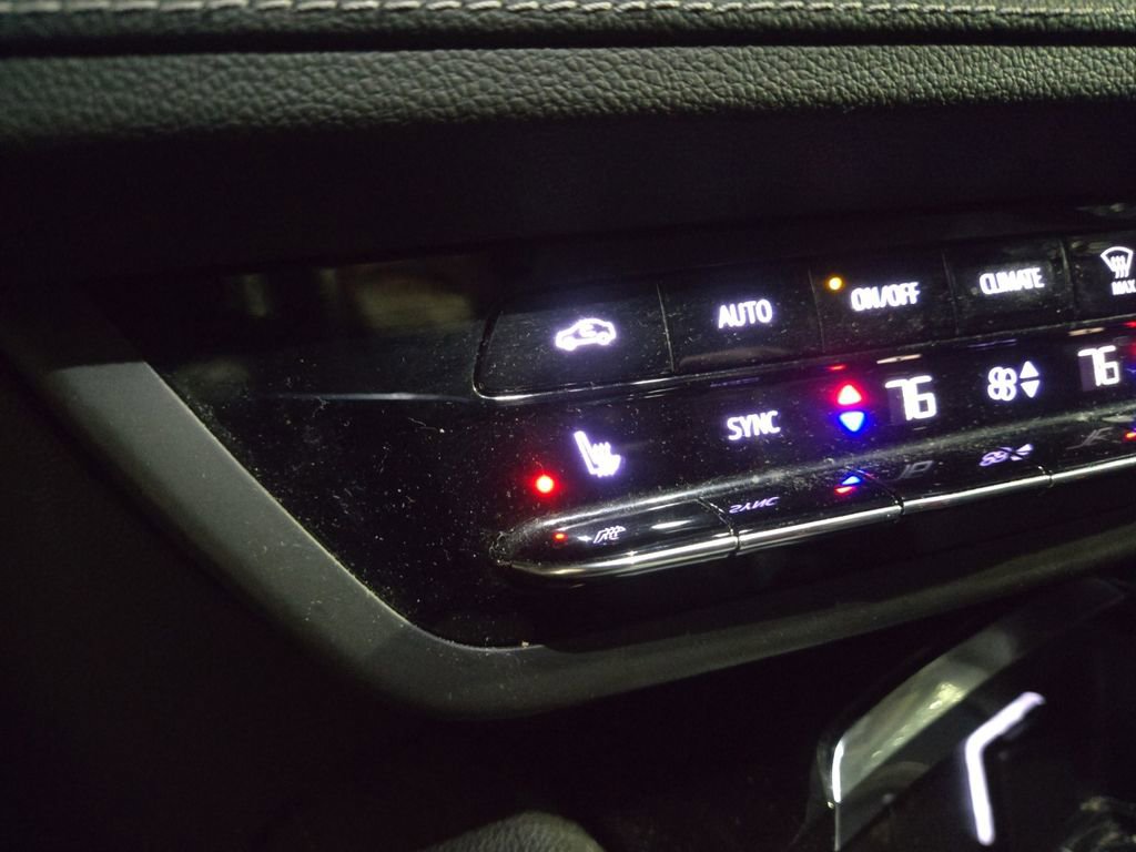 Used 2022 Buick Envision Essence w/ Sport Touring Package image 24