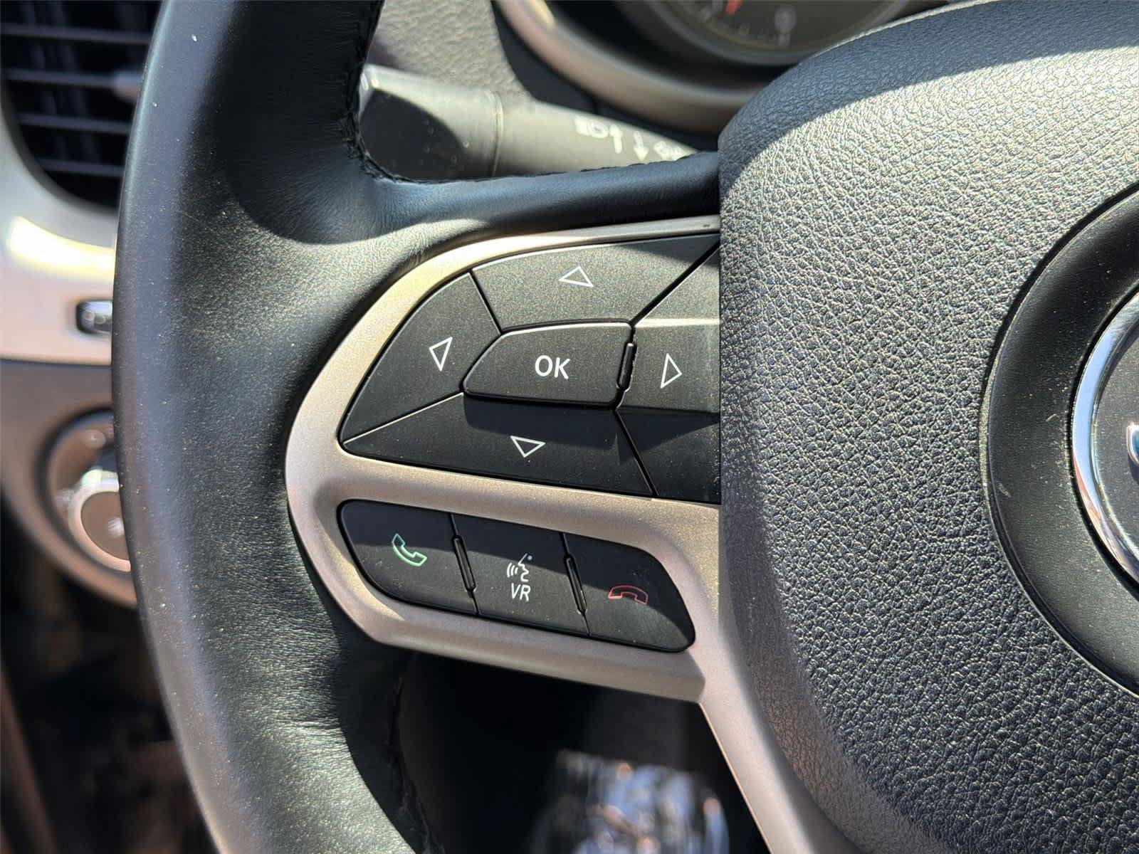 Used 2017 Jeep Cherokee Limited FWD image 34