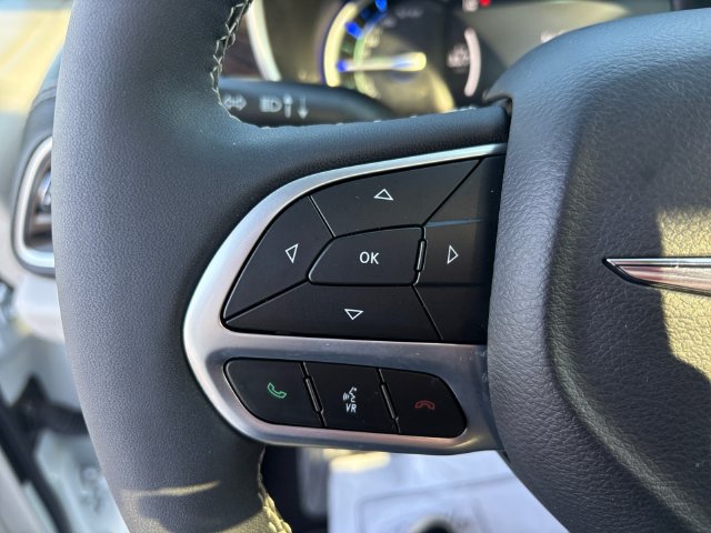 Used 2023 Chrysler Pacifica Limited FWD image 25