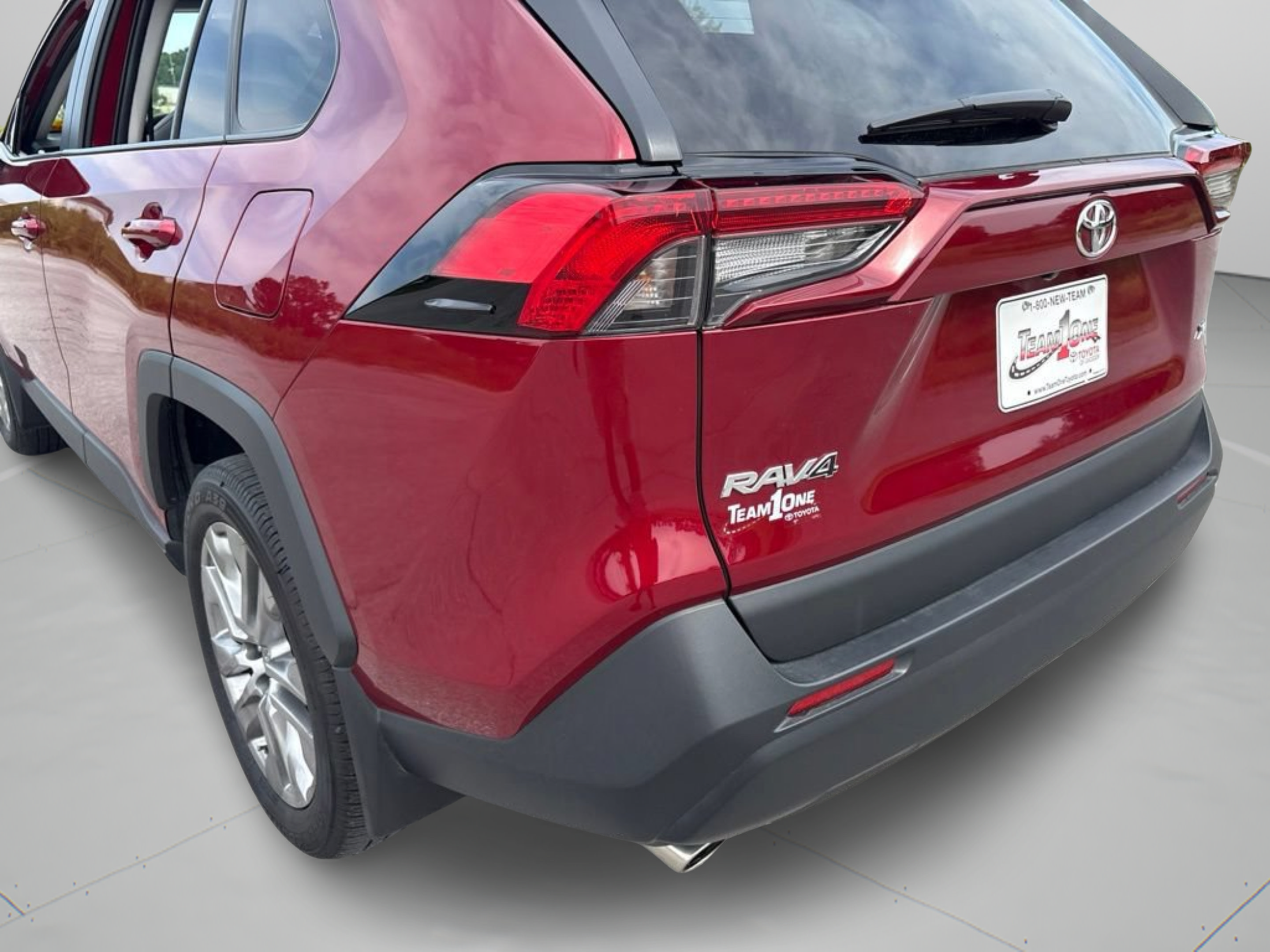Used 2024 Toyota RAV4 XLE Premium FWD image 28