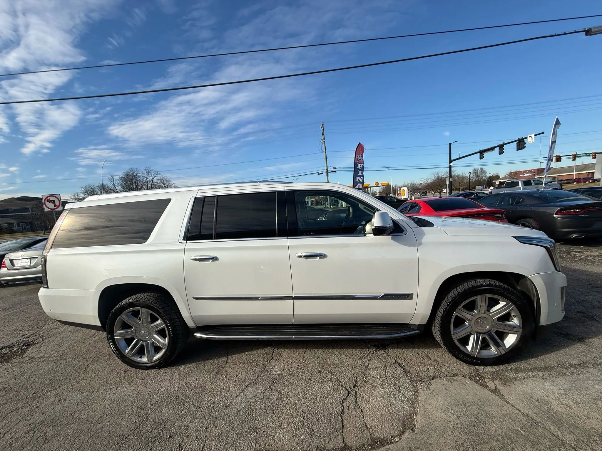 Used 2017 Cadillac Escalade ESV Luxury image 7