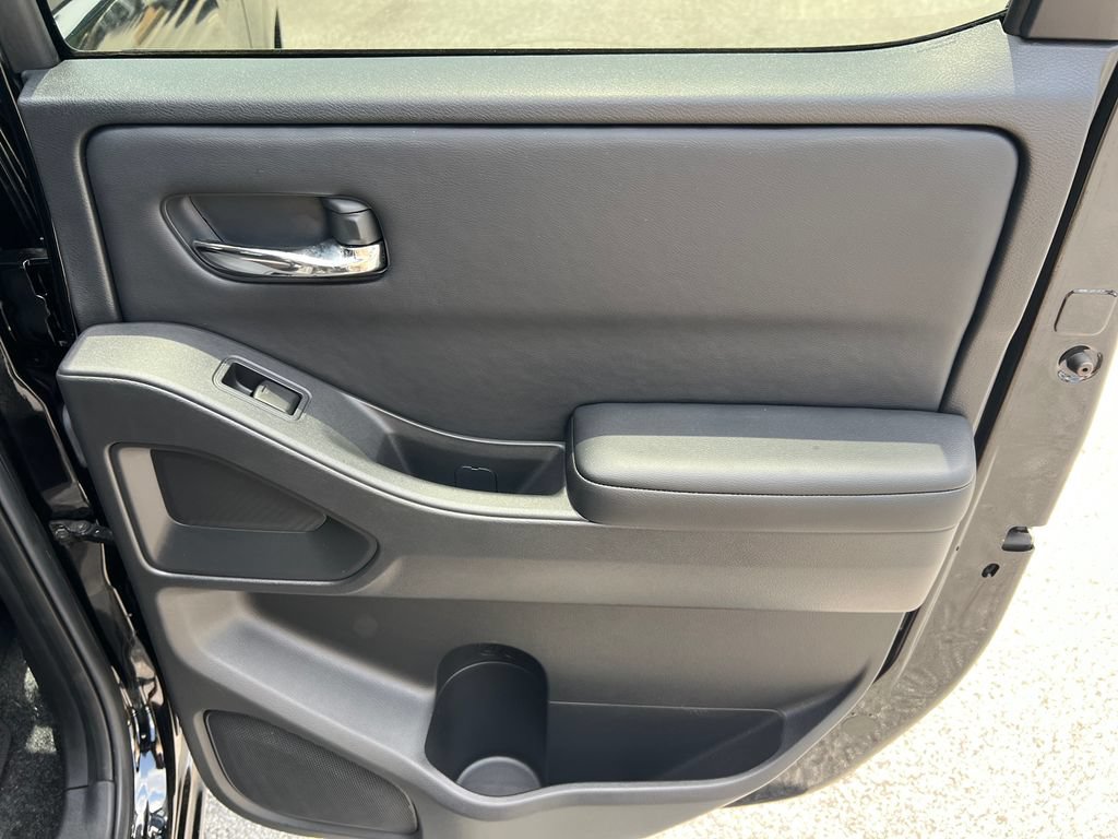 Used 2025 Nissan Frontier SV RWD image 15