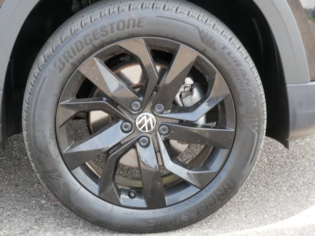 Certified 2023 Volkswagen Taos SE w/ Panoramic Sunroof Package AWD/4WD image 9