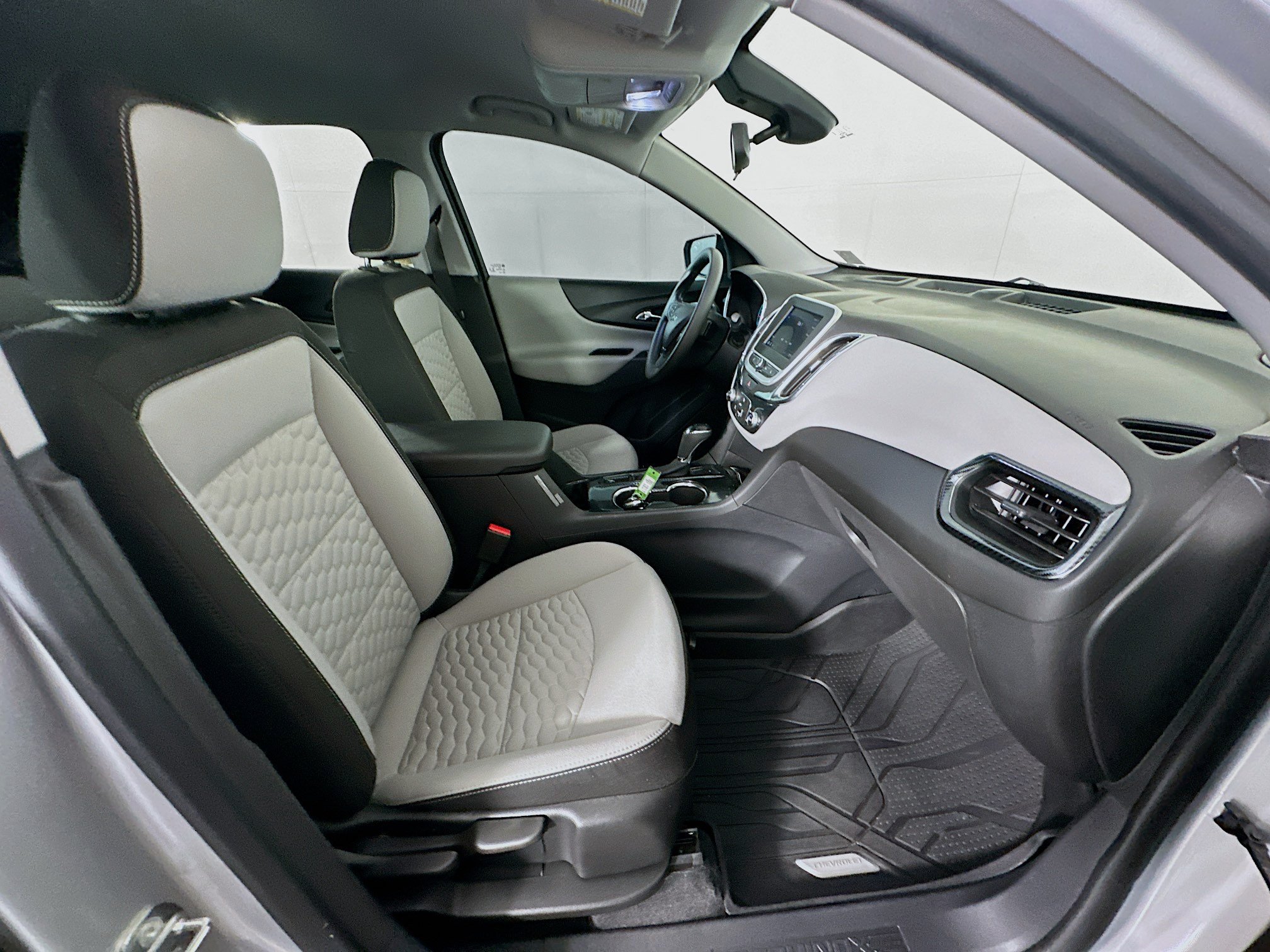 Used 2020 Chevrolet Equinox LT FWD image 28