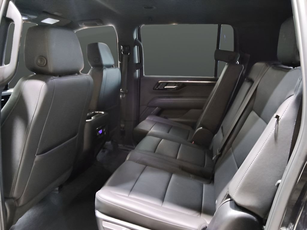 Used 2025 Chevrolet Suburban Z71 AWD/4WD image 29