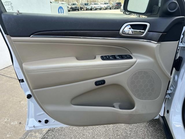Used 2017 Jeep Grand Cherokee Limited image 21