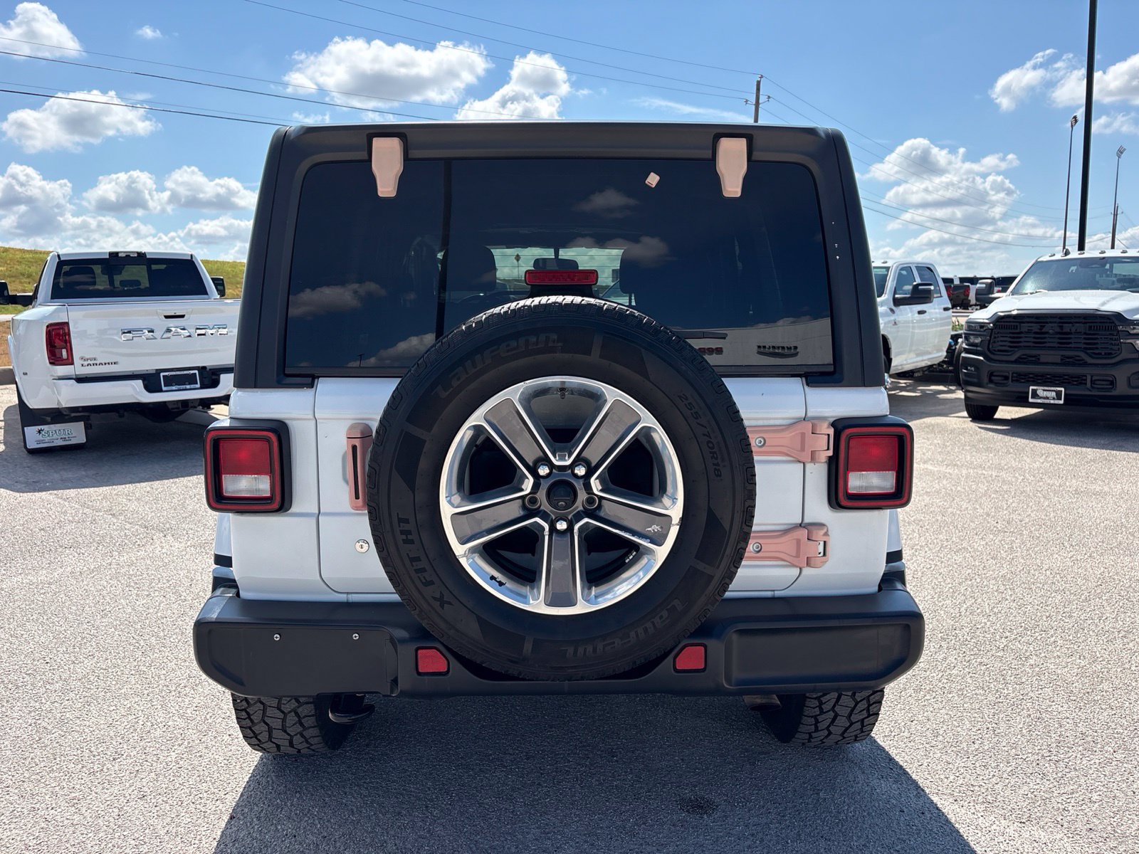 Used 2020 Jeep Wrangler Unlimited Sahara AWD/4WD image 5