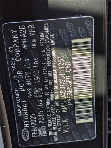 Certified 2025 Hyundai Elantra SEL FWD image 17