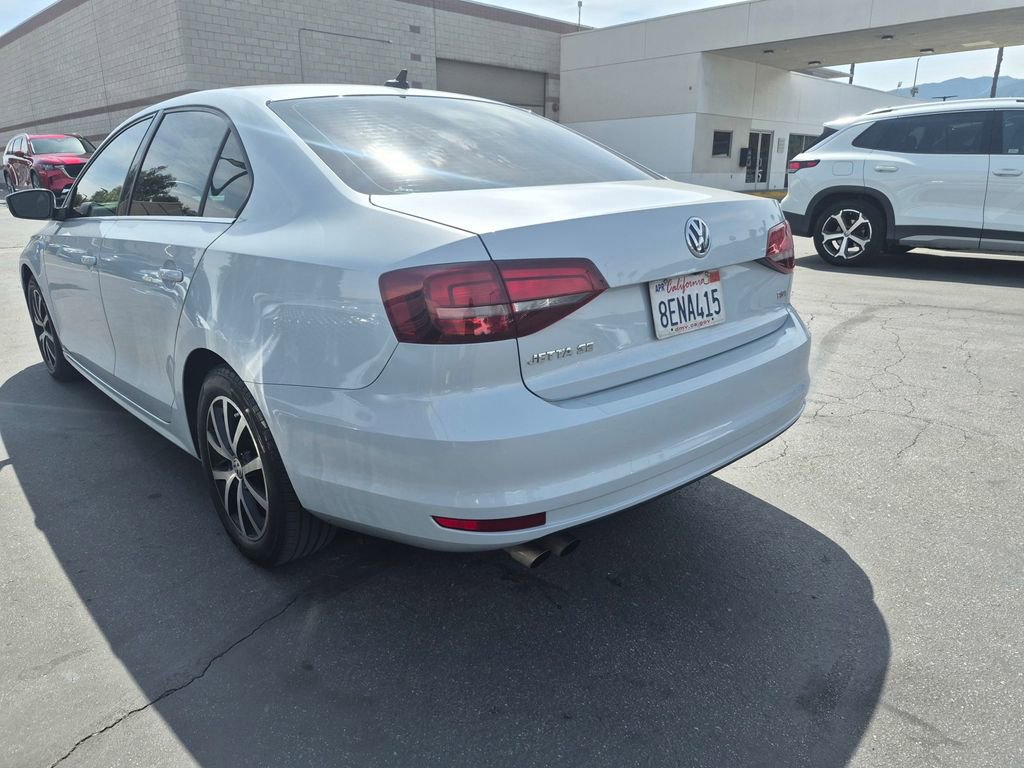 Used 2018 Volkswagen Jetta SE image 4