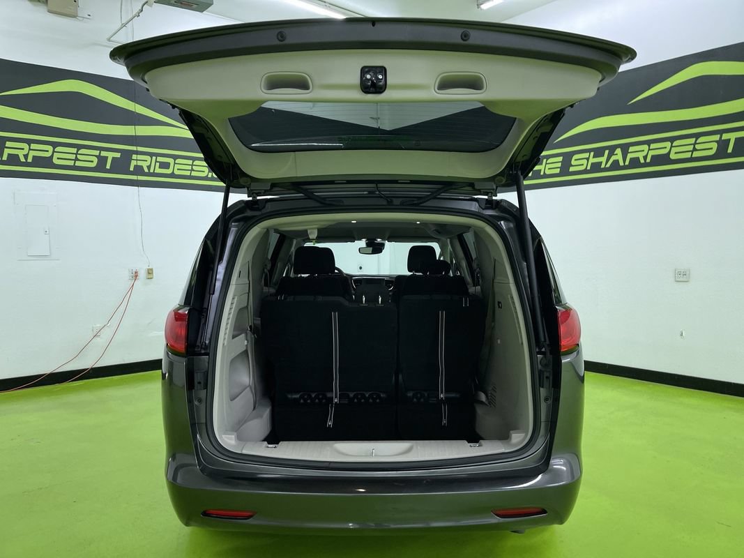Used 2023 Chrysler Voyager LX FWD image 9