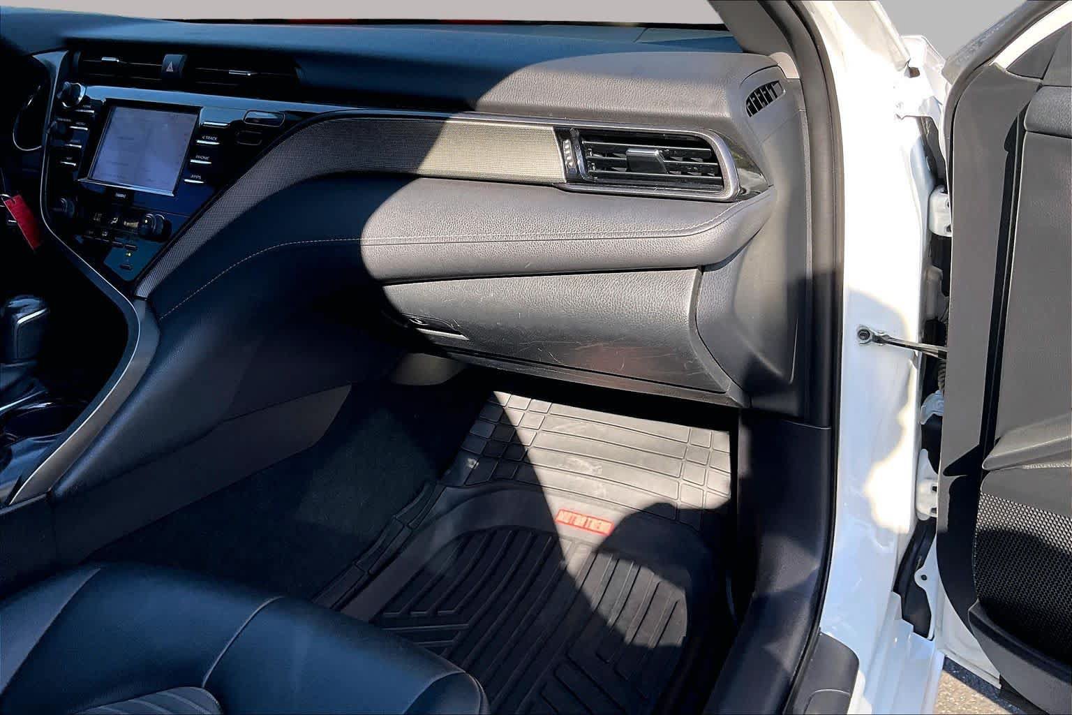 Used 2020 Toyota Camry SE FWD image 17