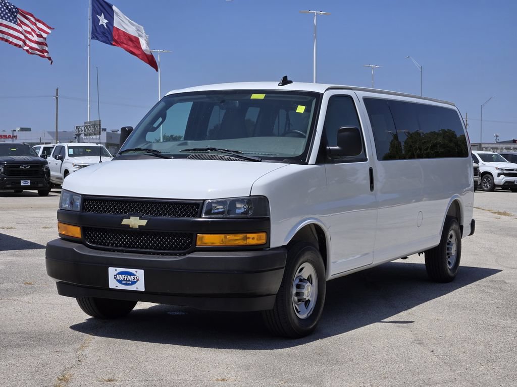 Used 2025 Chevrolet Express 3500 LS RWD image 3